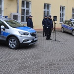Przekazanie samochodów Komendzie Powiatowej Policji w Ciechanowie