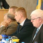 Radni powiatu, od lewej: złonkowie Zarządu Powiatu - Włodzimierz Fetliński, Łukasz Kapczyński, radny Edward Chrostek