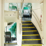 Ilustracja do artykułu Bombardier wnętrze schody.jpg
